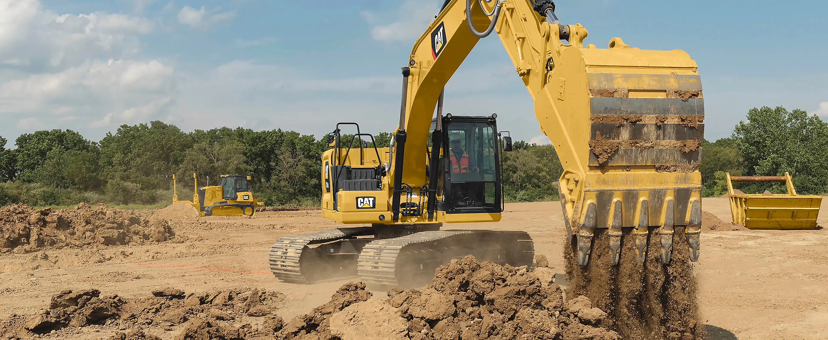 Excavadora caterpillar en proyecto residencial en Panamá