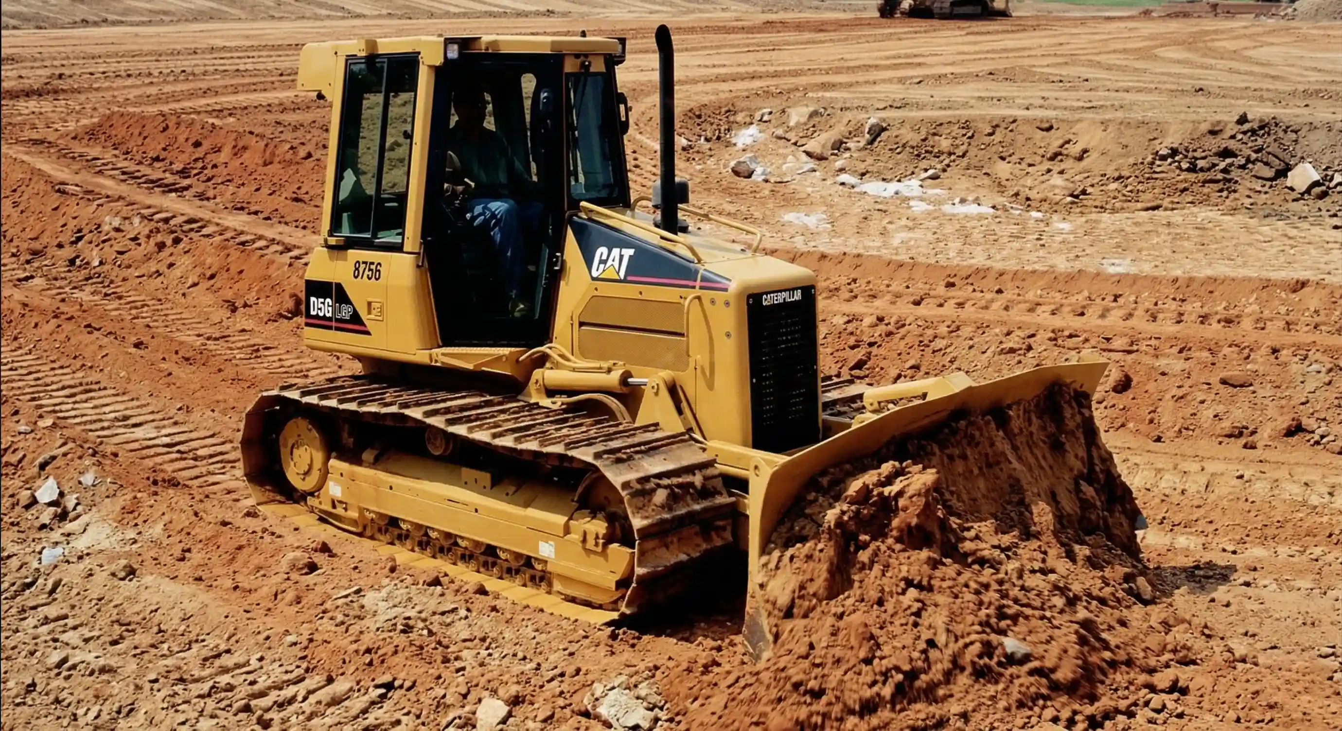 Tractores de cadenas CAT para alquiler en Panamá